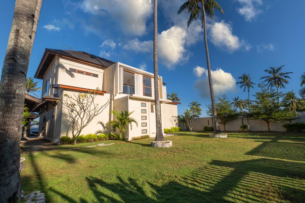 Beachfront Luxury & Investment – SALE photo 3