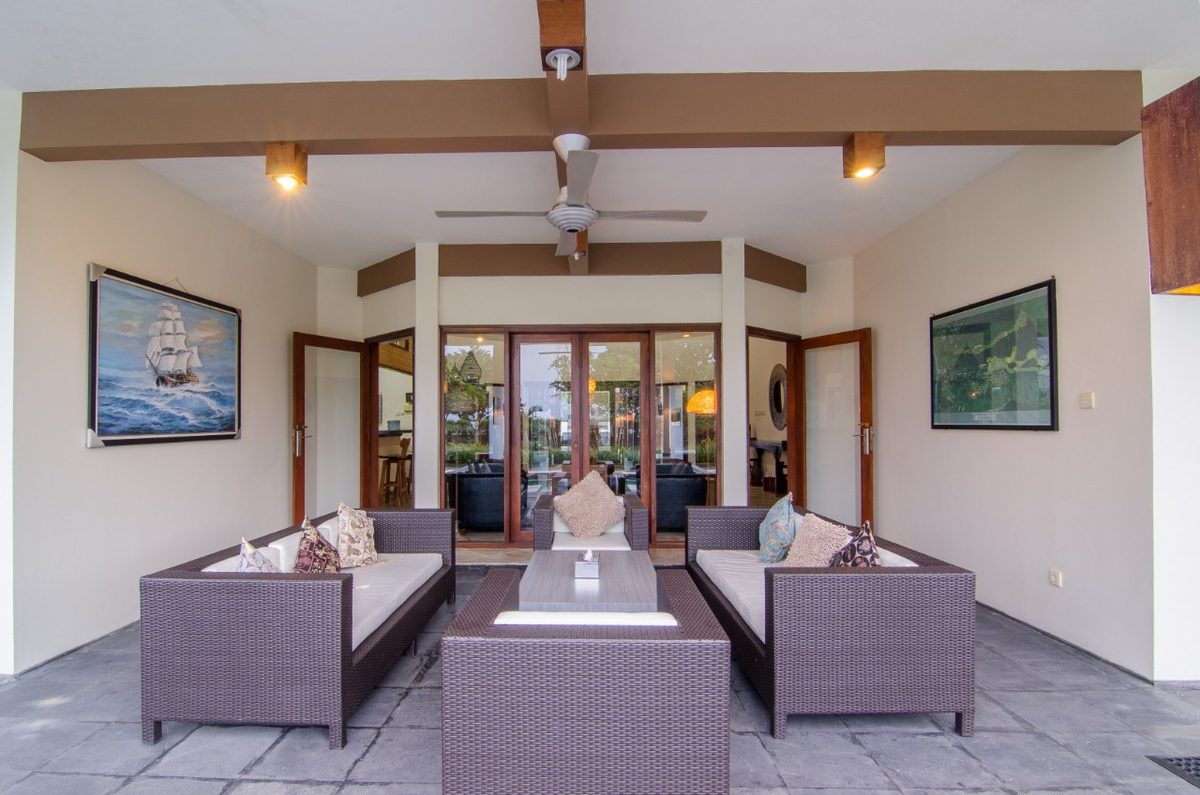 Beachfront Villa in Montong photo 5