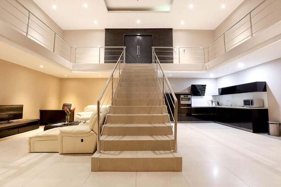 Dual Living Opportunity | Skyline Villa photo 2