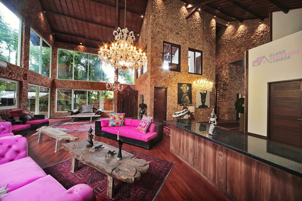 Luxury 6-Bedroom Villa in Senggigi