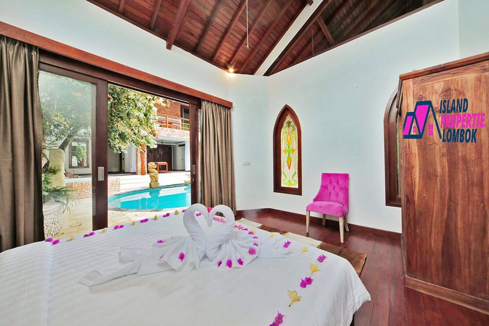 Luxury 6-Bedroom Villa in Senggigi photo 3