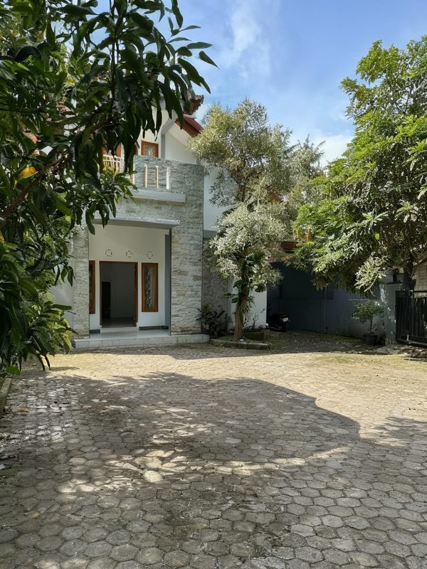 Modern Two-Storey Home in Batu Layar, Lombok photo 4