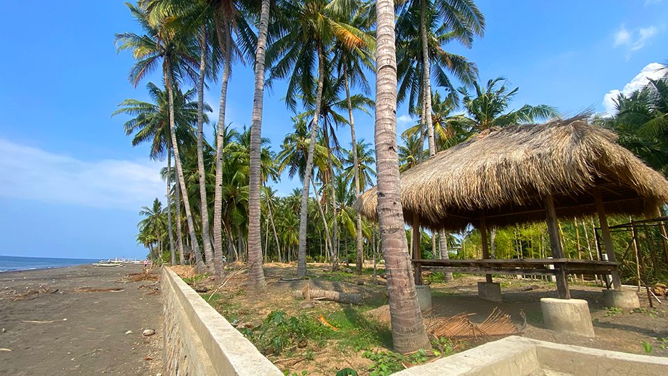 Oceanfront Block in Gangga photo 3